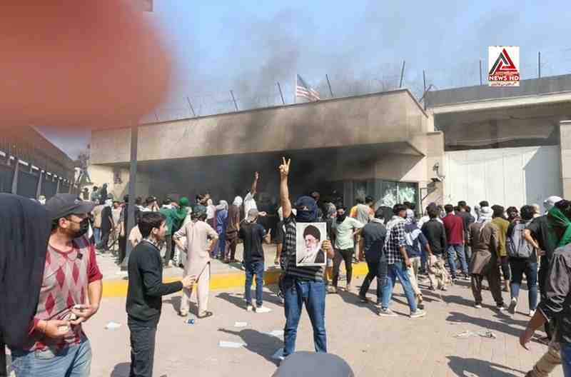 ایرانی سپریم لیڈر کی ہلاکت کی خبروں کے بعد کراچی اور لاہور میں احتجاج، جھڑپوں میں جانی نقصان