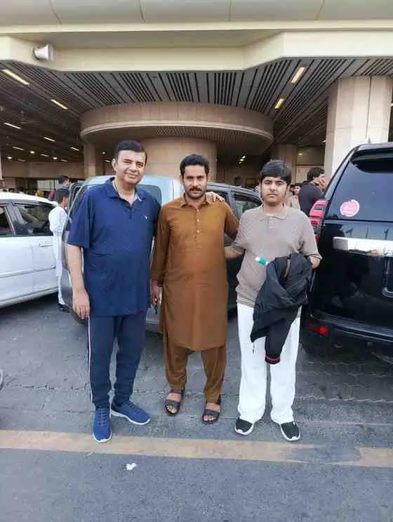 مخدومزادہ سید مصطفیٰ عبداللہ بخاری بھی ہمراہ ہیں